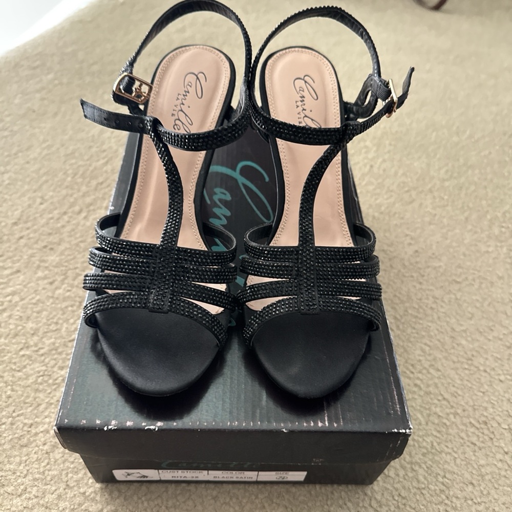 Chic Black Strappy Heels by [Brand]